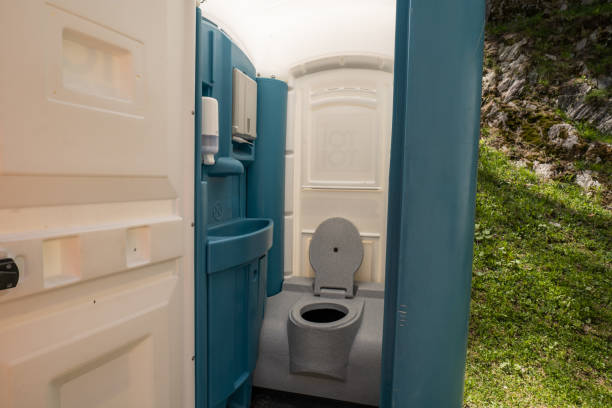 Best Porta potty rental near me  in Thompsonville, CT